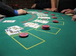 Tabel pembayaran untuk taruhan bonus dan ante Tabel pembayaran bonus untuk Texas Hold'em Bonus di berbagai batas taruhan